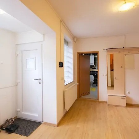 بيت للعطل House Stela *