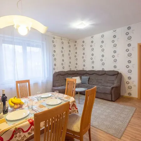 House Stela بيت للعطل