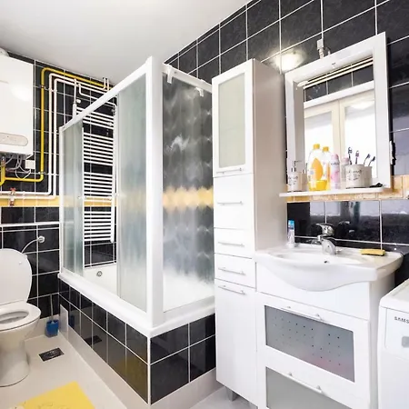 بيت للعطل House Stela *