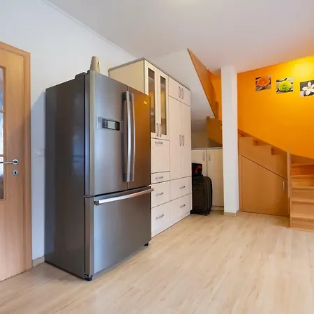 بيت للعطل House Stela